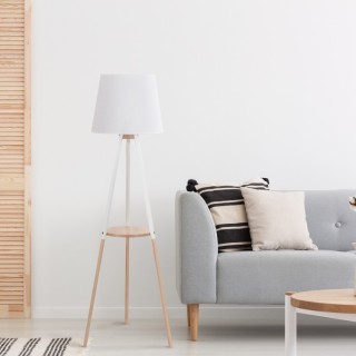 Lampadaire Vaio 1 lumière – blanc & pin – en métal et bois – style moderne