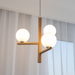 Suspension Estera 3 lumières – pin & noir – en métal et bois – style moderne
