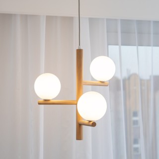 Suspension Estera 3 lumières – pin & noir – en métal et bois – style moderne