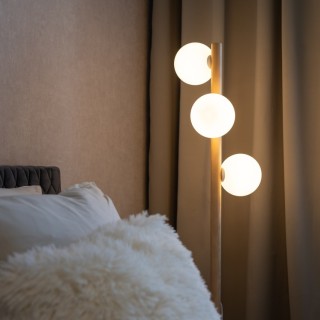 Lampadaire Estera 3 lumières – pin – en métal et bois – style moderne