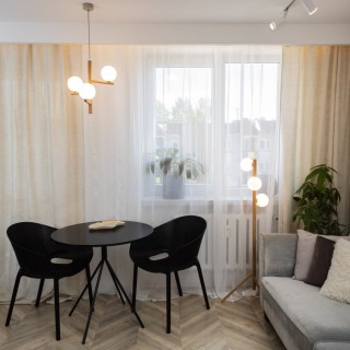 Lampadaire Estera 3 lumières – pin – en métal et bois – style moderne