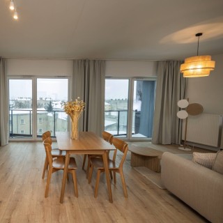 Lampadaire Pulse 3 lumières – blanc & pin – en métal et bois – style moderne