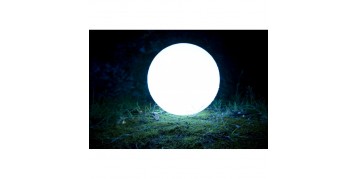 Boule lumineuse : pour un jardin au style contemporain